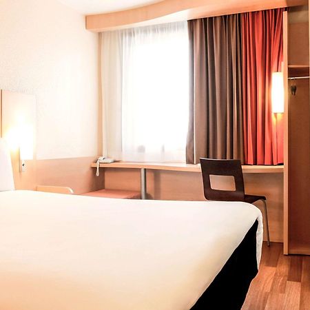 Hotel Ibis Lille Centre Gares Exterior foto
