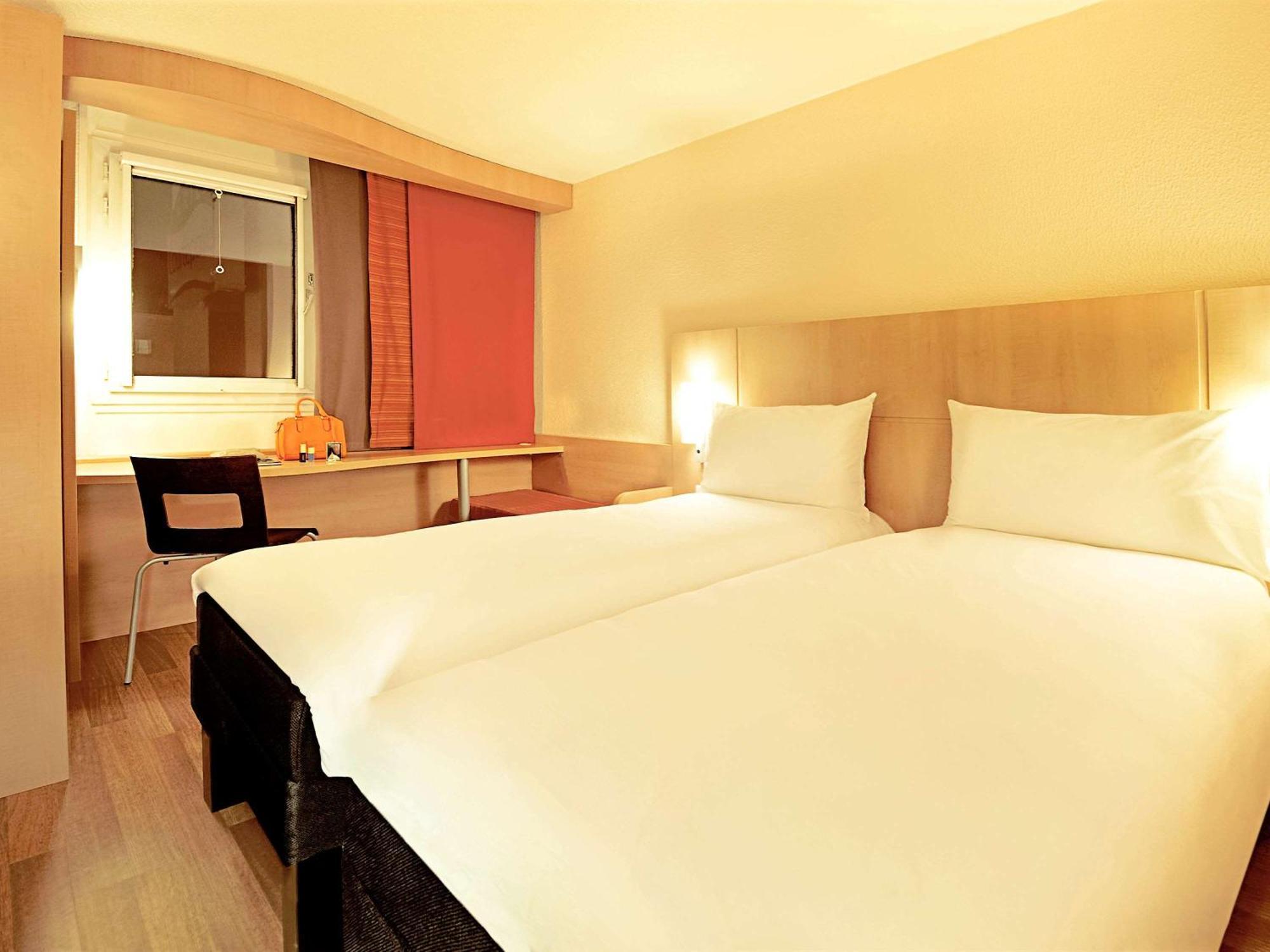 Hotel Ibis Lille Centre Gares Exterior foto